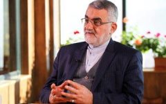 ظهور قدرت‌های جدید دنیا در مقابل آمریکا/ بروجردی: مقابله ایران با قدرت اتمی، باعث شد کشورهای منطقه، قدرت ایران را بپذیرند