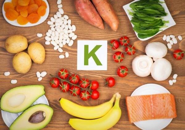 کمبود ویتامین K چه بلایی سر بدن می‌آورد؟؛ این علائم را جدی بگیرید
