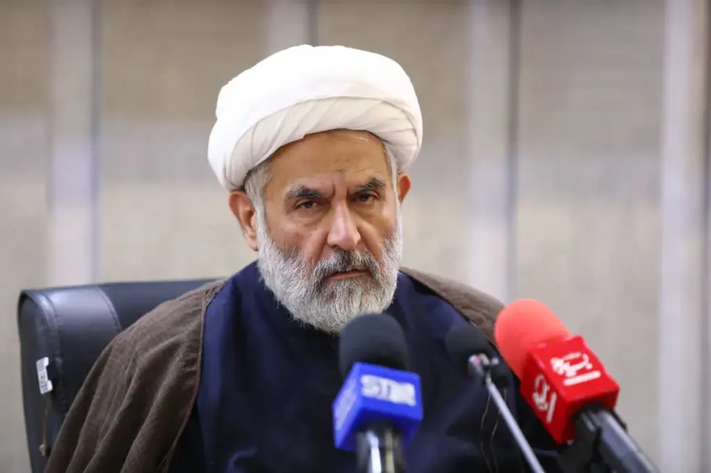 طائب، رئیس سازمان بسیج: دشمن قصد داشت در دوگانه مذاکره و مقاومت، مردم ما را دوگانه کنند، بگویند یک عده مقاومتی‌اند، یک عده مذاکره‌ای‌اند، یه عده دنبال جنگند، یک عده هم دنبال معیشت