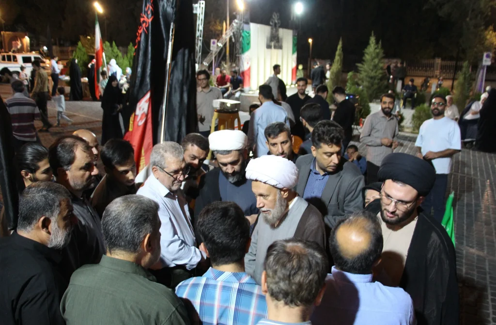 حضور امام جمعه شیراز در تجمع انقلابی دانشجویان و دانشگاهیان فارس