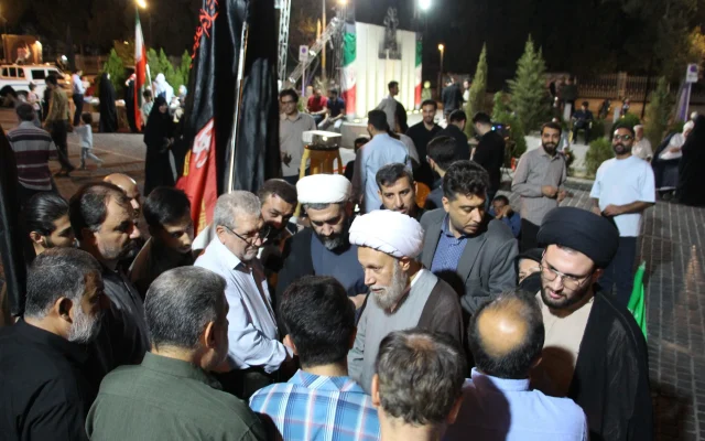 حضور امام جمعه شیراز در تجمع انقلابی دانشجویان و دانشگاهیان فارس
