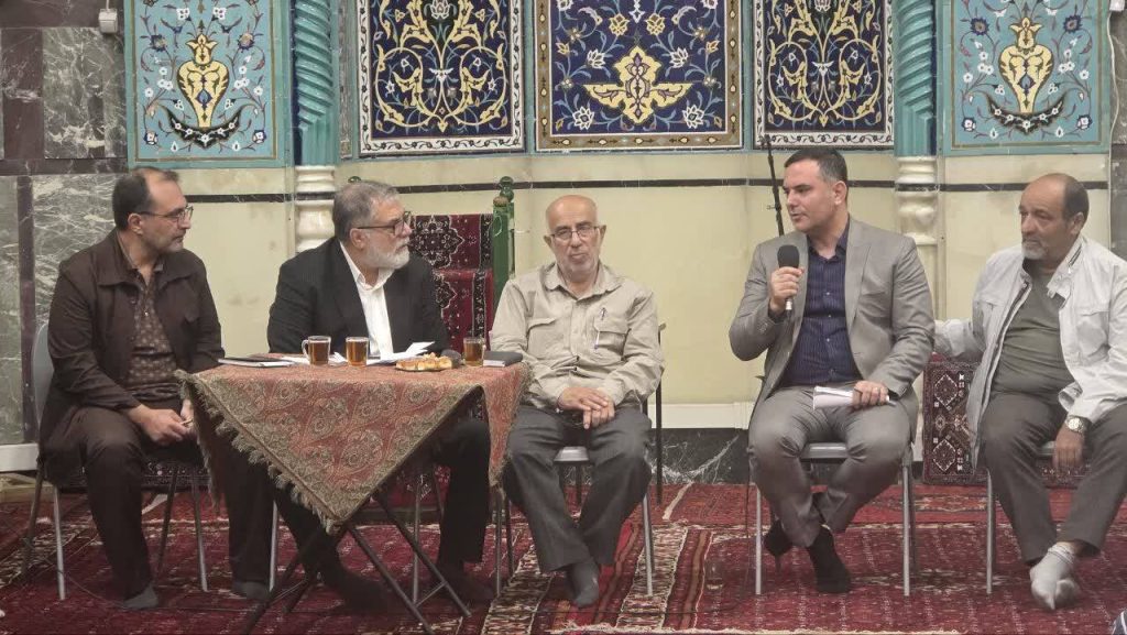 حضور ولایتمدار در مسجد خان‌محمدبیک و برپایی میز خدمت