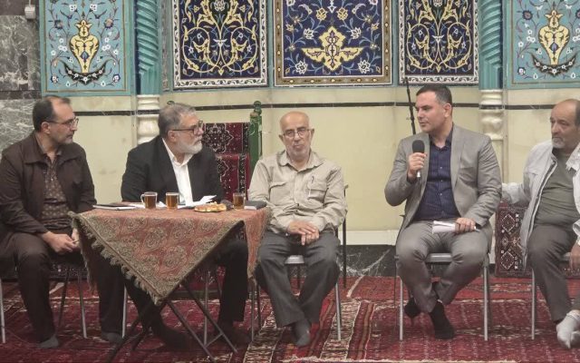 حضور ولایتمدار در مسجد خان‌محمدبیک و برپایی میز خدمت