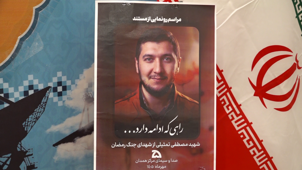رونمایی از پوستر و مستند «راهی که ادامه دارد» در صداوسیمای مرکز همدان