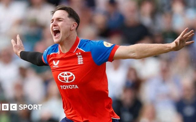 England crush Sri Lanka to top T20 world rankings