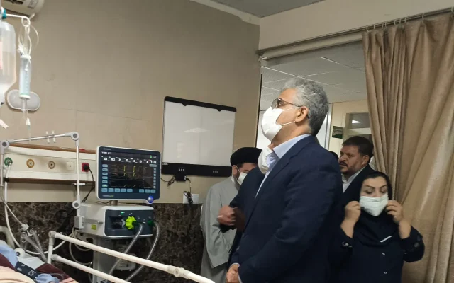 عیادت رئیس دانشگاه علوم پزشکی قم از آیت الله شبیری زنجانی