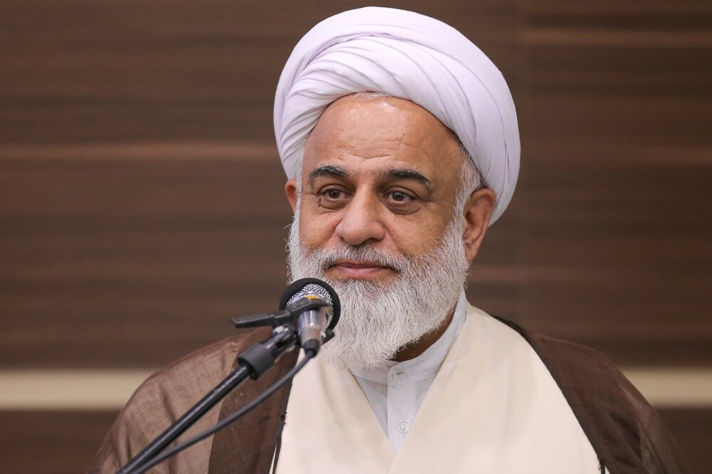 دشمن پس از شکست نظامی به دنبال تهی‌کردن جامعه از درون است