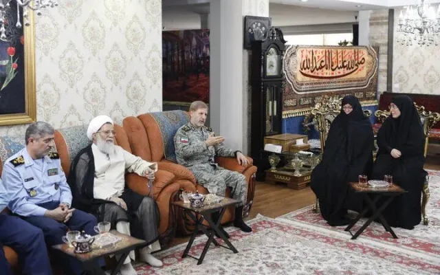 فرمانده کل ارتش به منزل شهید سرلشکر نصیرزاده رفت