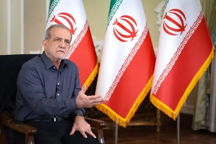 پزشکیان: اگر دنبال سلاح هستهای بودیم، عضو «ان پی تی» نمیشدیم / ما با کشورهای منطقه مشکلی نداریم مشکل ما با پایگاههای آمریکا در این کشورهاست