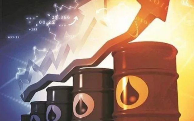 نفت حاضر به عقب‌نشینی از 100 دلار نشد
