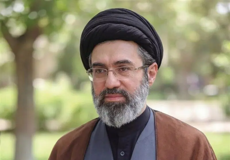 رهبر معظم انقلاب خطاب به محصلان: همواره پاسدار هویت ملی و پرچم نظام اسلامی باشید