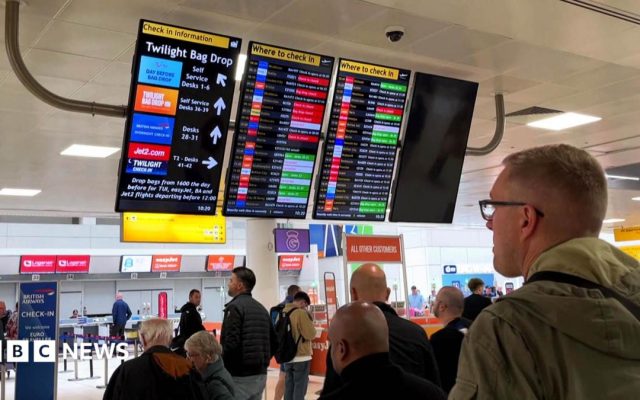 Airlines criticise air traffic control as second glitch causes more disruption