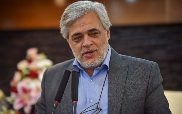 مهاجری خطاب به عارف: شما دردهایی را می‌گویید که مردم برای شنیدن آن به این دولت رای نداده‌اند / مردم را عصبانی‌تر نکنید