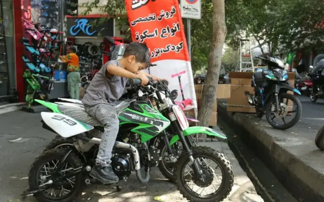 بازی مرگ در پیچ خیابان‌های تهران؛ «مامان! من هم موتور می‌خواهم»