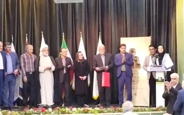 شکوه ادب در آستانه روز شعر؛ برگزاری چهارمین دوره جایزه ادبی دکتر بهنیا در کاشان