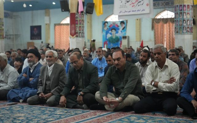 حضور «فرهاد شهرکی» در نماز جمعه زابل؛ گزارش عملکرد یک‌ساله و شنیدن بی‌واسطه مطالبات مردم
