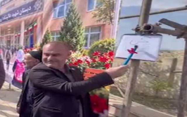 نواخته شدن زنگ شکوفه‌ها و جوانه‌ها در مازندران
