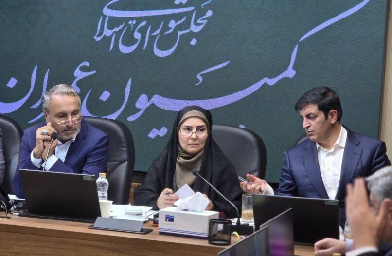انتقاد از ناترازی در تخصیص اعتبارات ریلی و جاده‌ای لرستان/ لزوم تعیین‌تکلیف پروژه‌های کلان الیگودرز و تسریع در اجرای طرح‌های مسکن