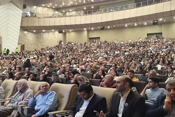 سنگ تمام مردم تبریز در استقبال از کنگره ماکالو