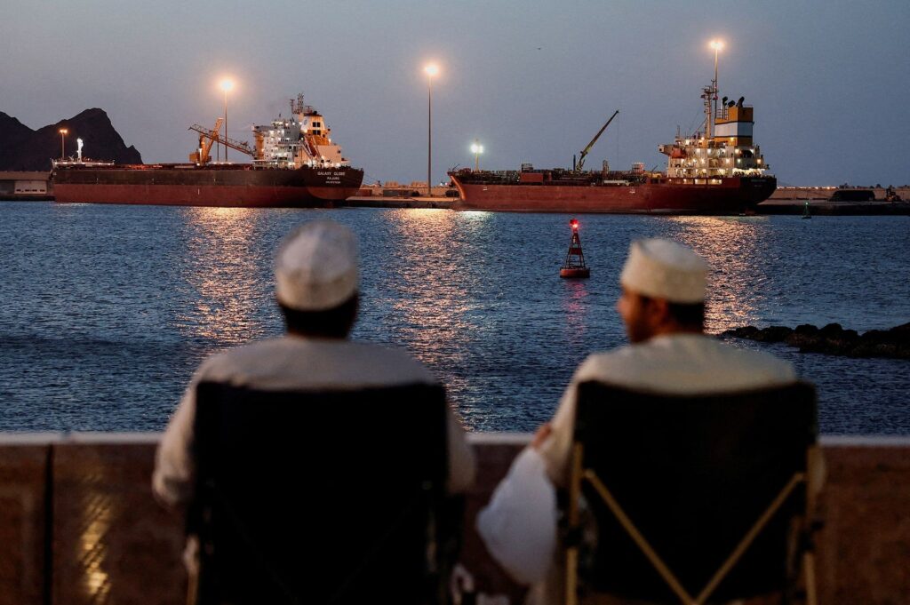 تجارتِ خلیج فارس در جستوجوی راه فرار از بحران جنگ | چگونه بستهشدن یک آبراه، زنجیره تأمین کالا در منطقه را تغییر داد؟