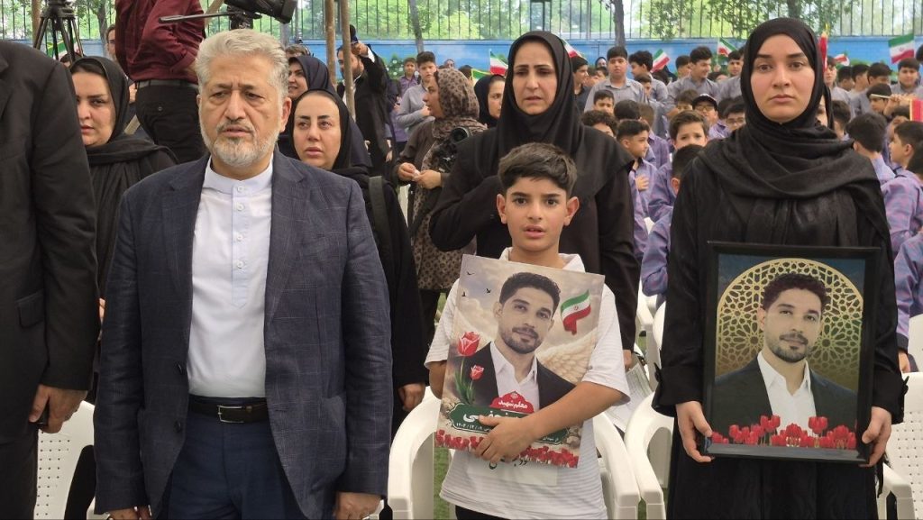 آیین نواختن زنگ مهر در لامرد با حضور رئیس دانشگاه آزاد اسلامی