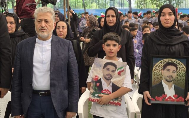 آیین نواختن زنگ مهر در لامرد با حضور رئیس دانشگاه آزاد اسلامی
