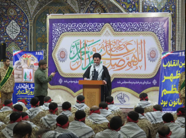 تجلیل از خانواده شهید مدافع وطن موسوی و سربازان نمونه قرارگاه کربلا در اهواز