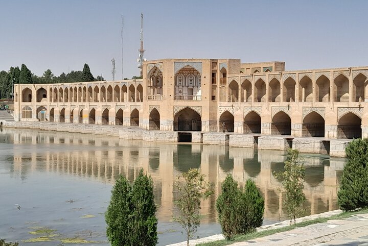 اصفهان بر مدار قرمز ونارنجی کیفیت هوا