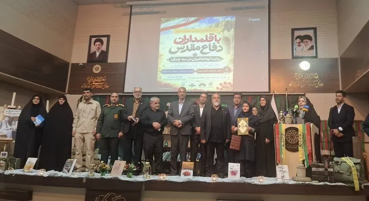 دفاع مقدس را بدون اغراق و با زبان نسل جدید روایت کنیم