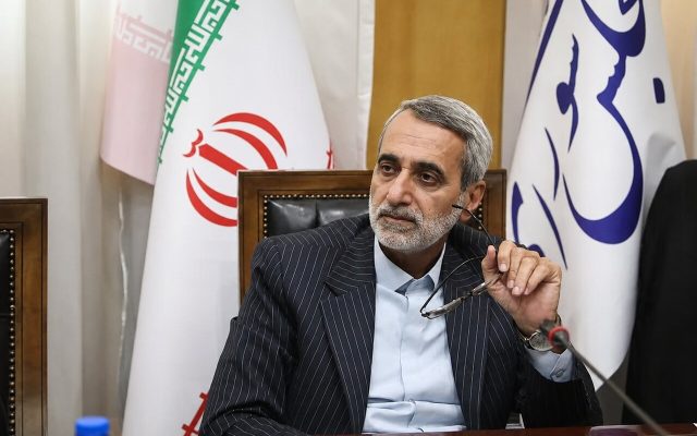 بازنشسته وام می‌خواهد، مدیران با پول او لوگو عوض می‌کنند!