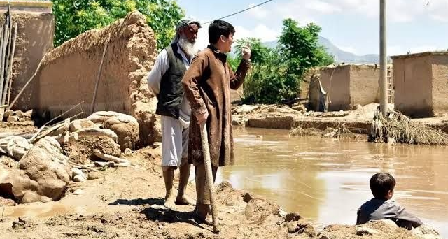 آوارگی هزاران خانواده بر اثر سیلاب های ناگهانی در ۱۴ ولایت افغانستان