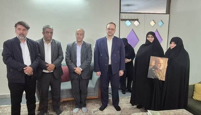 اهمیت نقش خانواده در روایتگری زندگی شهیدان/ دیدار با خانواده شهیدان «نورعلی و فرج الله شوشتری» و سردار شهید «اکبر ابراهیم زاده»