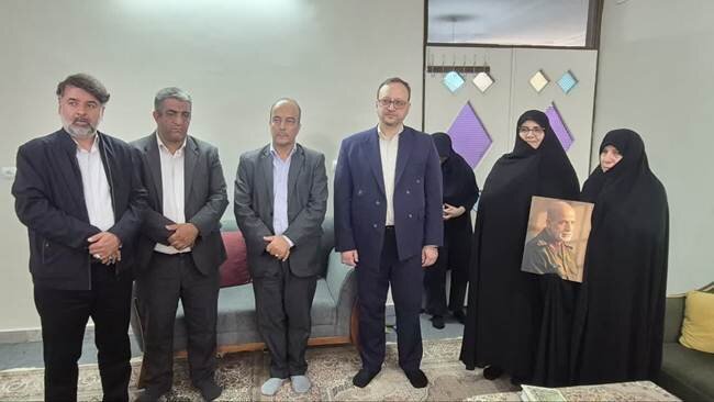 اهمیت نقش خانواده در روایتگری زندگی شهیدان/ دیدار با خانواده شهیدان «نورعلی و فرج الله شوشتری» و سردار شهید «اکبر ابراهیم زاده»