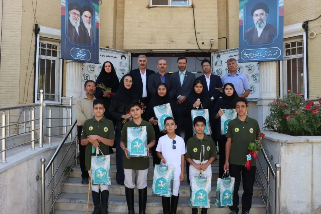 قهرمانان چوگان اصفهان به یاد شهدای دانش‌آموز میناب تجلیل شدند