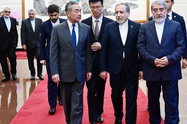 دیدار عراقچی و وانگ‌یی در پکن؛ تأکید تهران و پکن بر تعمیق شراکت راهبردی و حل‌وفصل تنش‌های منطقه از مسیر دیپلماسی