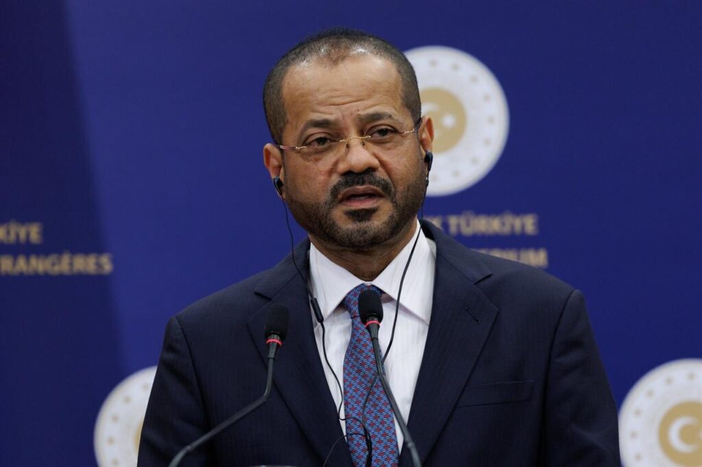 هشدار وزیرخارجه عمان درباره وضعیت تنگه هرمز: همه کشورها باید همکاری کنند/ از راهحل سیاسی در یمن حمایت میکنیم