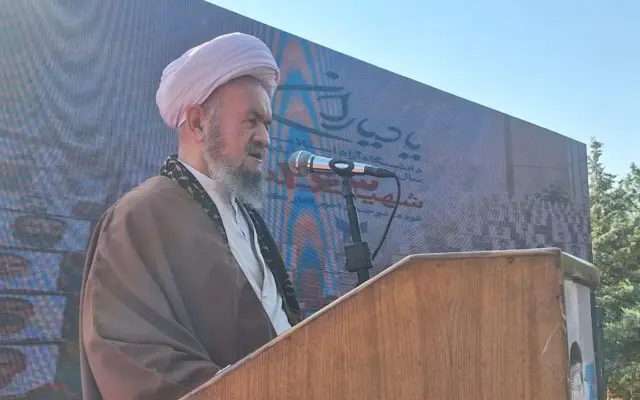 کسب علم و دانش ومهارت آموزی آینده شغلی دانش آموزان را تضمین میکند