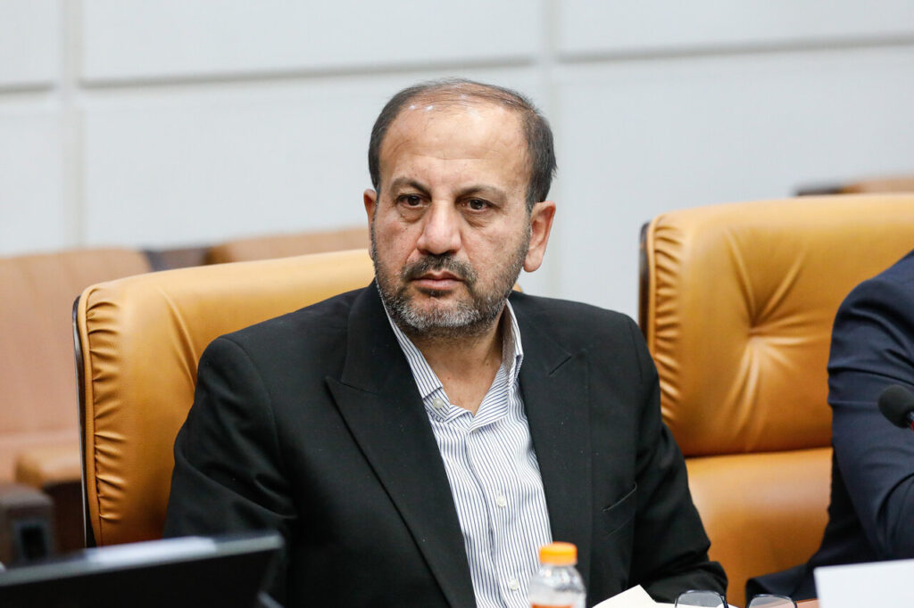 افزایش توان خرید کارگران از طریق افزایش حقوق، یک امر ضروری است