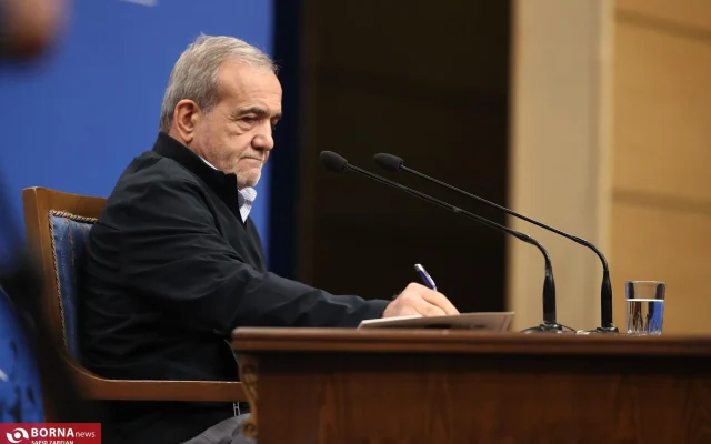 پزشکیان در پیامی درگذشت زنده یاد احمد ناطق نوری را تسلیت گفت