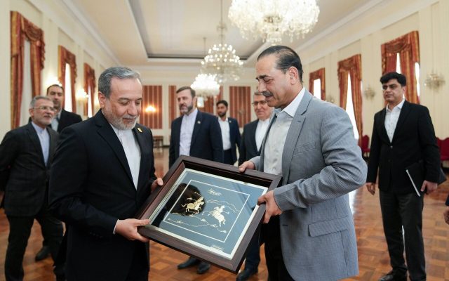 روایت خبرگزاری آناتولی از تماس تلفنی عاصم منیر و عراقچی / اسلام‌آباد از تهران خواست بر انصارالله یمن اعمال نفوذ کند
