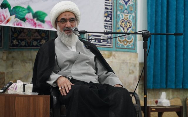 امام جمعه بوشهر: روحانیت در همه عرصه‌های جهاد ترکیبی نقش‌آفرین باشد
