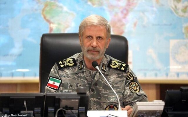 سرلشکر حاتمی: نیروهای مسلح با هوشیاری و آمادگی کامل، در دفاع از استقلال، امنیت و تمامیت ارضی ایران لحظهای درنگ نمیکنند