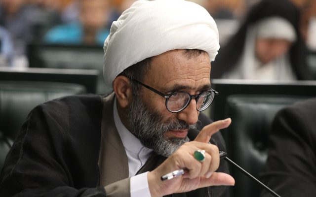 آقای انصاری! بار دیگر اصول قانون اساسی و حقوق قانونی مردم را مطالعه کنید