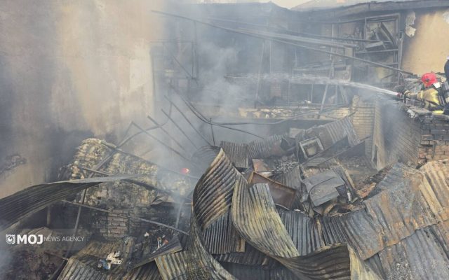 آتش‌سوزی گسترده در انبار کالا در خیابان کلاهدوز تهران/ ۴ کارگر سالم خارج شدند