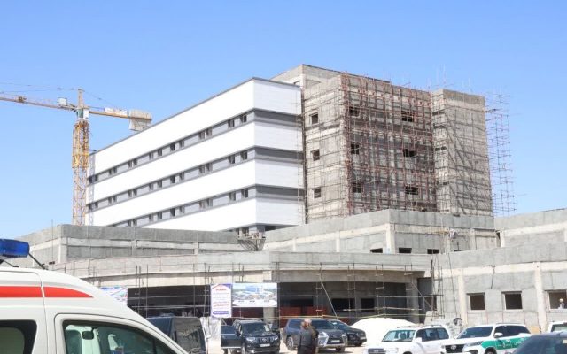 بازدید معاون اجرایی رییس جمهور از پروژه بیمارستان ۲۲۰ تختخوابی در خدابنده