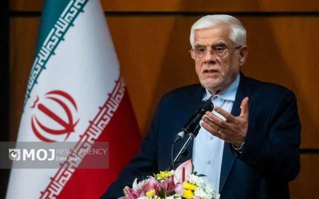 تبدیل انتقاد اساتید به تشویق عارف