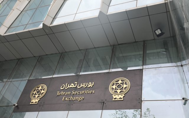 بورس همچنان پرقدرت می تازد | رشد ۱۸۴ هزار واحدی شاخص کل | تنها ۳ صف فروش باقی ماند