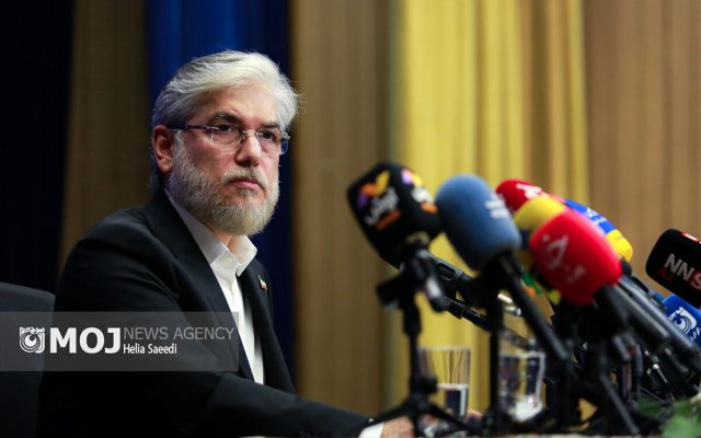 وزیر علوم نسبت به درگیر شدن پارک‌های علم و فناوری به تورم مقررات هشدار داد