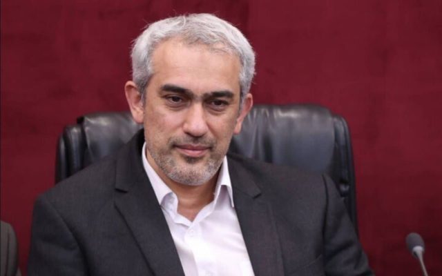 وزیر اقتصاد در پی اصلاح ساختار بانک‌ها دولتی