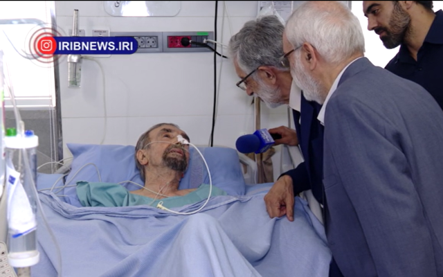 عیادت نمایندگان رهبر انقلاب از موسوی گرمارودی چهره ماندگار شعر و ادبیات